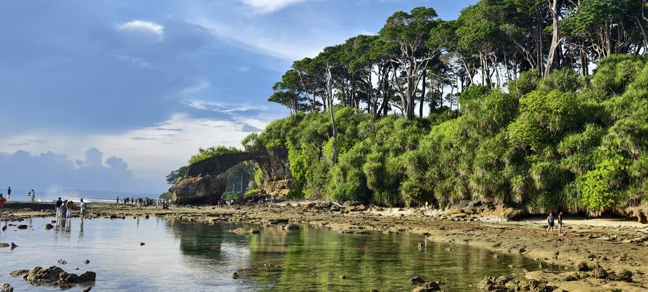 Natural Bridge coastline on Neil Island