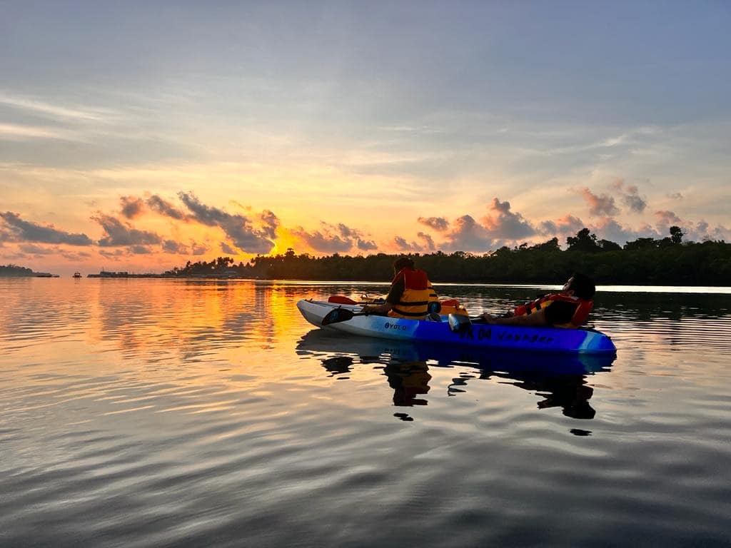 Kayaking over the reef, Havelock